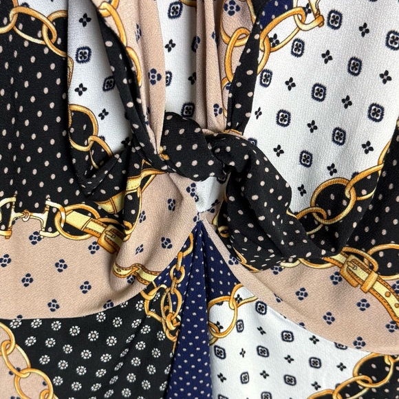 Faith and Joy Chic Chain Print Top - Picture 3 of 4